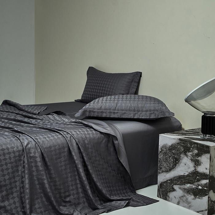 91家纺网 家纺一手货源 找家纺 群鹿蚕丝羽绒馆 2025新款100%全棉高支高密100S花边埋绳四件套-爱丽斯系列 爱丽丝-雾都伦敦029