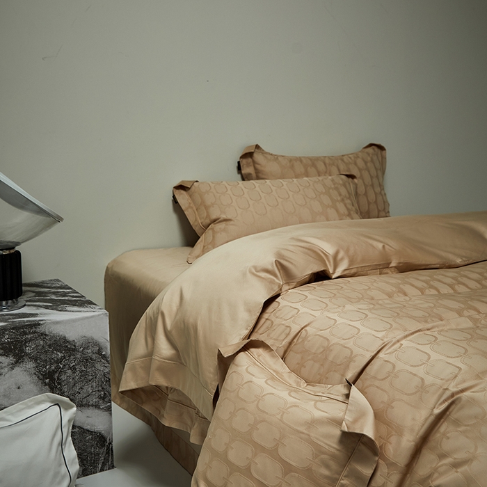 91家纺网 家纺一手货源 找家纺 群鹿蚕丝羽绒馆 2025新款100%全棉高支高密100S花边埋绳四件套-爱丽斯系列 爱丽丝-伊索037