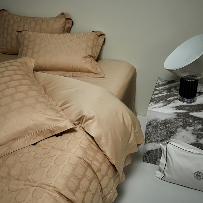 91家纺网 家纺一手货源 找家纺 群鹿蚕丝羽绒馆 2025新款100%全棉高支高密100S花边埋绳四件套-爱丽斯系列 爱丽丝-伊索037