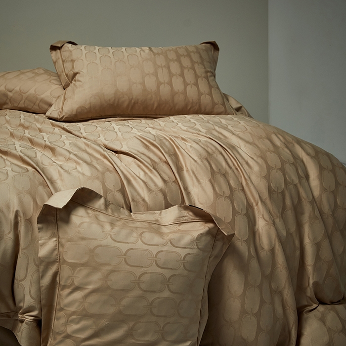 91家纺网 家纺一手货源 找家纺 群鹿蚕丝羽绒馆 2025新款100%全棉高支高密100S花边埋绳四件套-爱丽斯系列 爱丽丝-伊索037