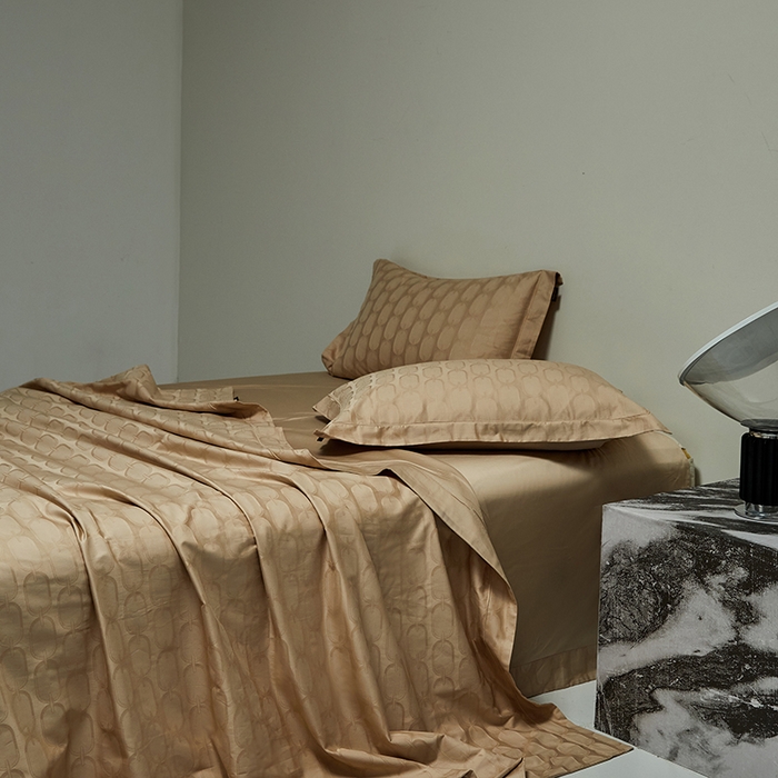 91家纺网 家纺一手货源 找家纺 群鹿蚕丝羽绒馆 2025新款100%全棉高支高密100S花边埋绳四件套-爱丽斯系列 爱丽丝-伊索037