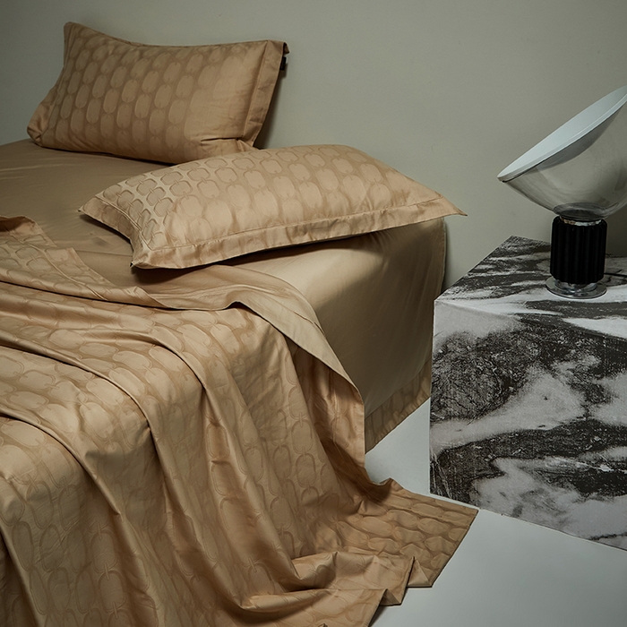 91家纺网 家纺一手货源 找家纺 群鹿蚕丝羽绒馆 2025新款100%全棉高支高密100S花边埋绳四件套-爱丽斯系列 爱丽丝-伊索037