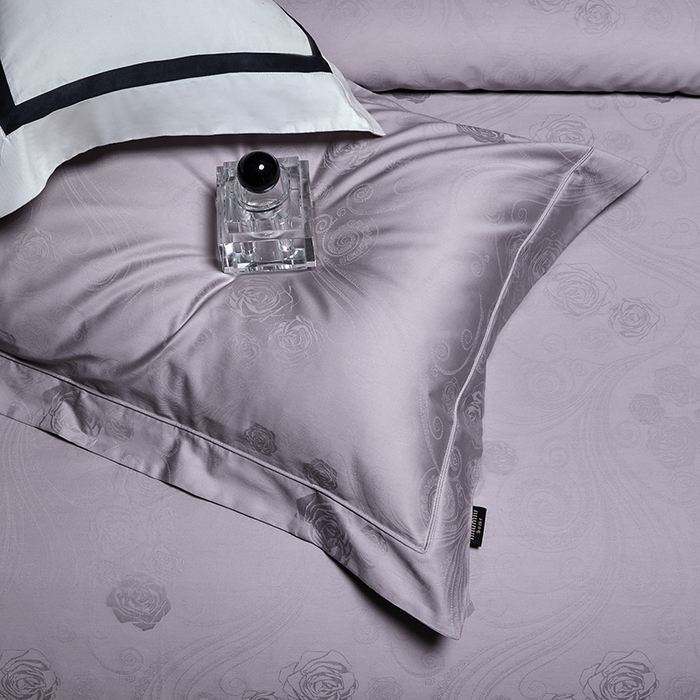 91家纺网 家纺一手货源 找家纺 群鹿蚕丝羽绒馆 2025新款100%全棉高支高密100S花边埋绳四件套-爱丽斯系列 爱丽丝-晚樱024