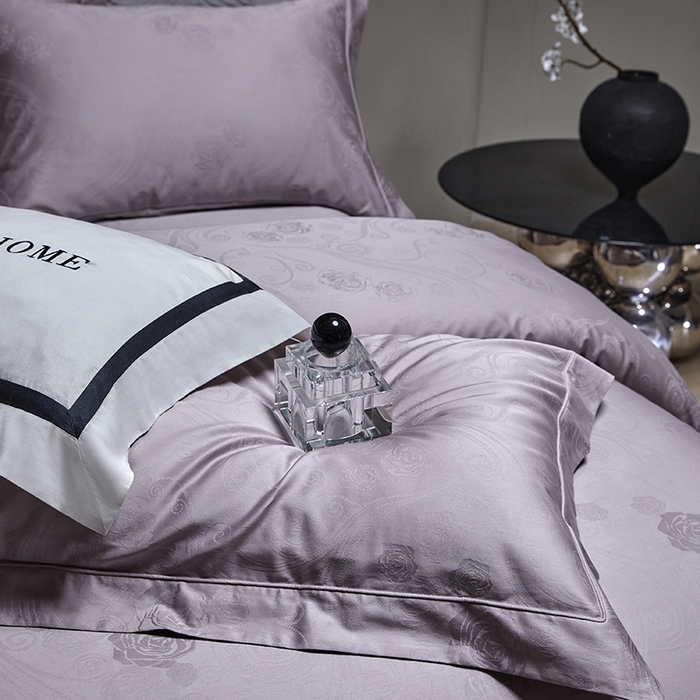 91家纺网 家纺一手货源 找家纺 群鹿蚕丝羽绒馆 2025新款100%全棉高支高密100S花边埋绳四件套-爱丽斯系列 爱丽丝-晚樱024