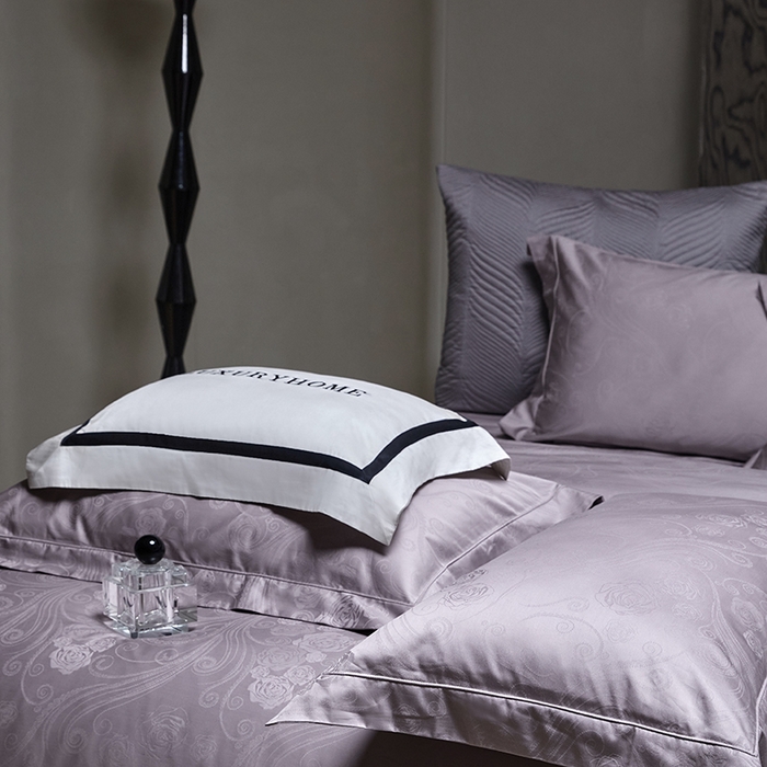 91家纺网 家纺一手货源 找家纺 群鹿蚕丝羽绒馆 2025新款100%全棉高支高密100S花边埋绳四件套-爱丽斯系列 爱丽丝-晚樱024