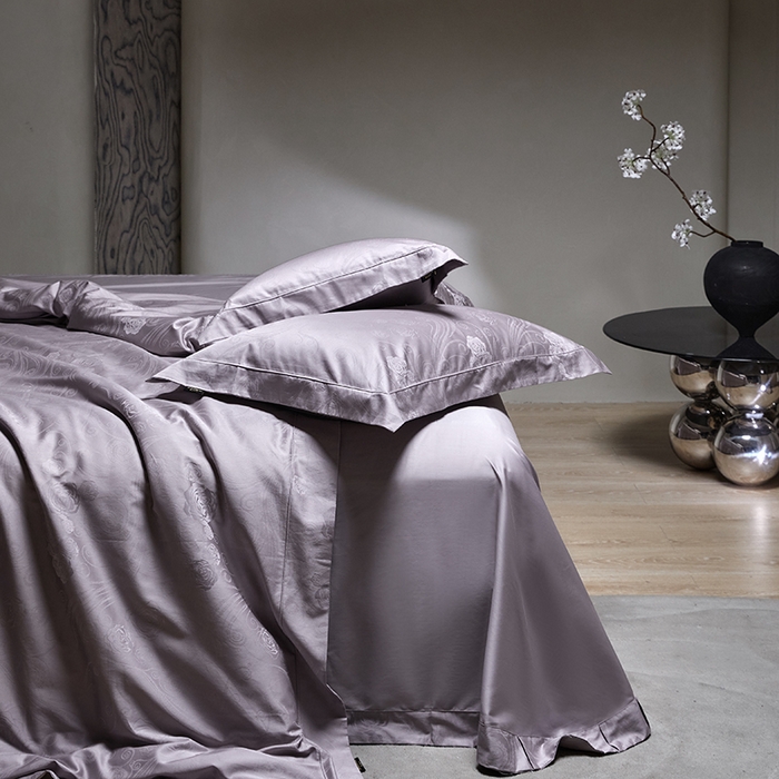 91家纺网 家纺一手货源 找家纺 群鹿蚕丝羽绒馆 2025新款100%全棉高支高密100S花边埋绳四件套-爱丽斯系列 爱丽丝-晚樱024