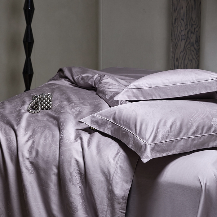 91家纺网 家纺一手货源 找家纺 群鹿蚕丝羽绒馆 2025新款100%全棉高支高密100S花边埋绳四件套-爱丽斯系列 爱丽丝-晚樱024