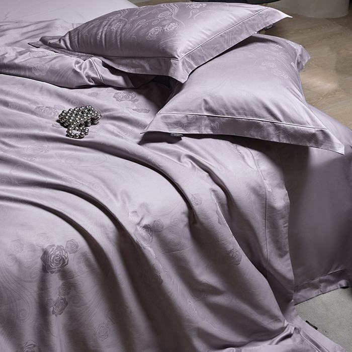 91家纺网 家纺一手货源 找家纺 群鹿蚕丝羽绒馆 2025新款100%全棉高支高密100S花边埋绳四件套-爱丽斯系列 爱丽丝-晚樱024