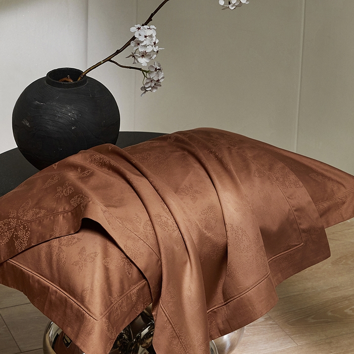 91家纺网 家纺一手货源 找家纺 群鹿蚕丝羽绒馆 2025新款100%全棉高支高密100S花边埋绳四件套-爱丽斯系列 爱丽丝-星曼043