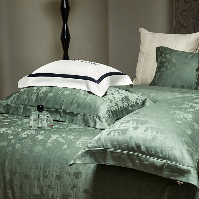 91家纺网 家纺一手货源 找家纺 群鹿蚕丝羽绒馆 2025新款100%全棉高支高密100S花边埋绳四件套-爱丽斯系列 爱丽丝-逸竹011