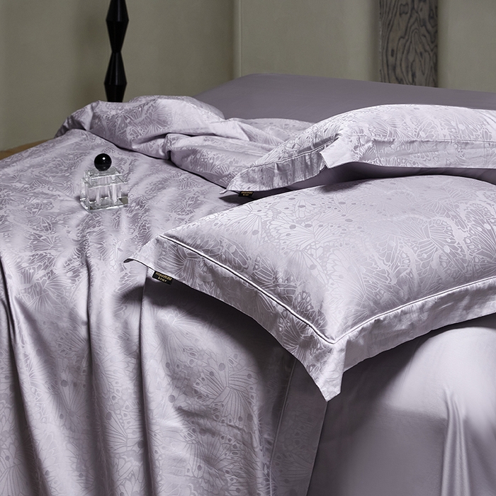 91家纺网 家纺一手货源 找家纺 群鹿蚕丝羽绒馆 2025新款100%全棉高支高密100S花边埋绳四件套-爱丽斯系列 爱丽丝-雨洛065