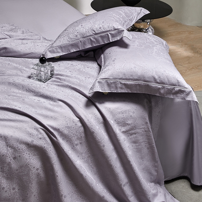 91家纺网 家纺一手货源 找家纺 群鹿蚕丝羽绒馆 2025新款100%全棉高支高密100S花边埋绳四件套-爱丽斯系列 爱丽丝-雨洛065