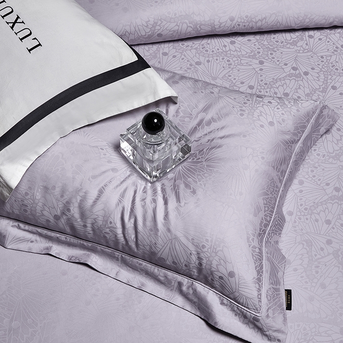 91家纺网 家纺一手货源 找家纺 群鹿蚕丝羽绒馆 2025新款100%全棉高支高密100S花边埋绳四件套-爱丽斯系列 爱丽丝-雨洛065