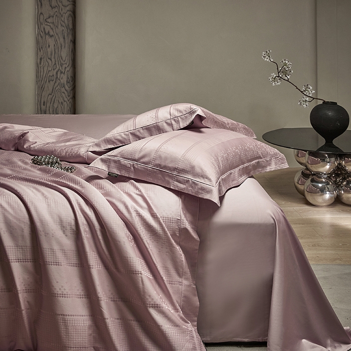 91家纺网 家纺一手货源 找家纺 群鹿蚕丝羽绒馆 2025新款100%全棉高支高密100S花边埋绳四件套-爱丽斯系列 爱丽丝-知梦022