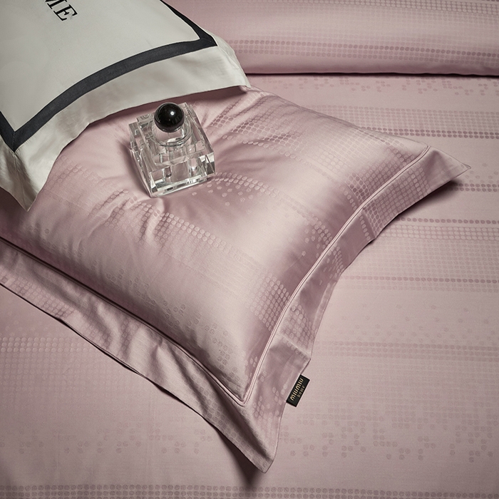 91家纺网 家纺一手货源 找家纺 群鹿蚕丝羽绒馆 2025新款100%全棉高支高密100S花边埋绳四件套-爱丽斯系列 爱丽丝-知梦022