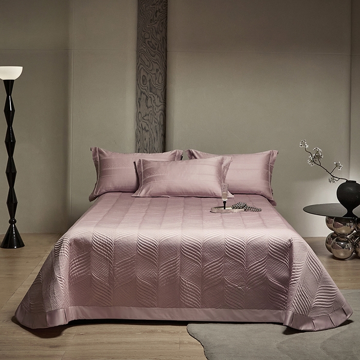 91家纺网 家纺一手货源 找家纺 群鹿蚕丝羽绒馆 2025新款100%全棉高支高密100S花边埋绳四件套-爱丽斯系列 爱丽丝-知梦022