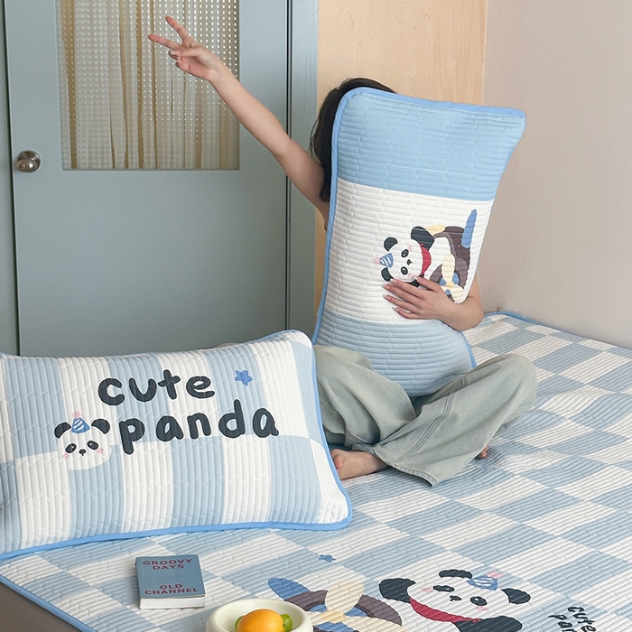 91家纺网 家纺一手货源 找家纺 RYB红黄兰 2025新款ins设计师原创大版小清新软凉席席子 太空小熊猫