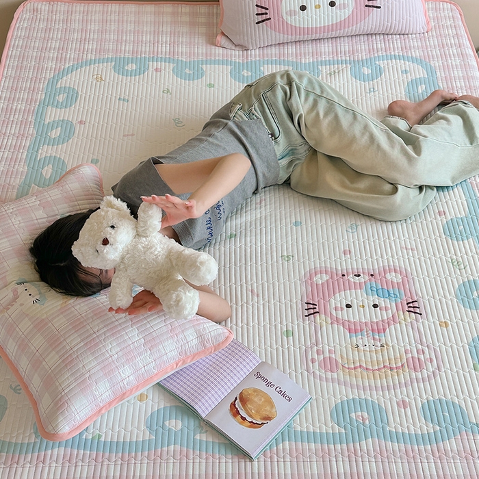 91家纺网 家纺一手货源 找家纺 RYB红黄兰 2025新款ins设计师原创大版小清新软凉席席子 蛋糕小奶猫