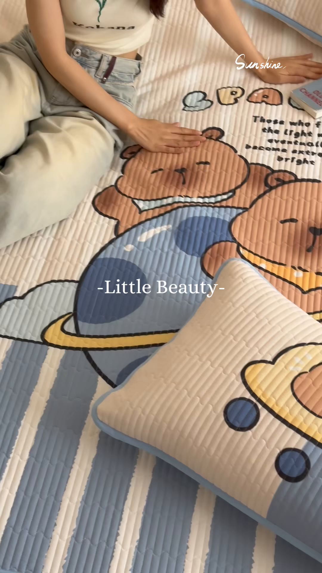 91家纺网 家纺一手货源 找家纺 RYB红黄兰 2025新款ins设计师原创大版小清新软凉席席子 宇宙卡皮巴拉