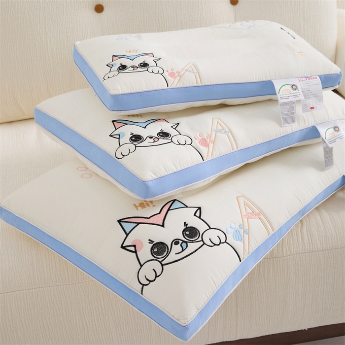 91家纺网 家纺一手货源 找家纺 雅晨枕芯 2025新款小馋猫亲子护颈枕枕头枕芯 蓝边学生款40*60cm/只 小馋猫亲子护颈枕