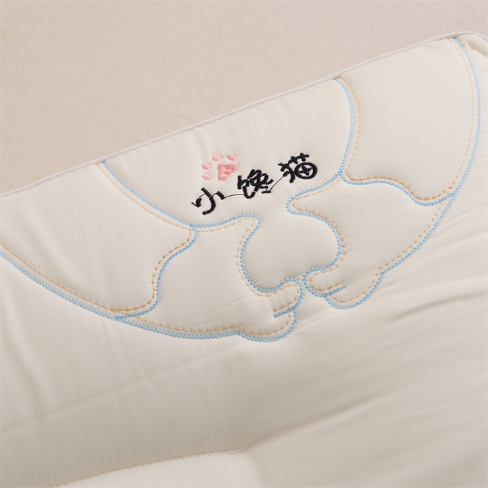 91家纺网 家纺一手货源 找家纺 雅晨枕芯 2025新款小馋猫亲子护颈枕枕头枕芯 蓝边学生款40*60cm/只 小馋猫亲子护颈枕