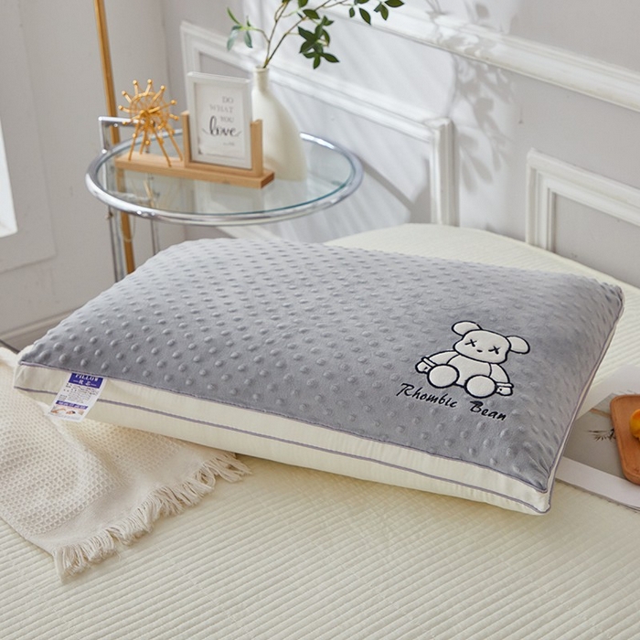 91家纺网 家纺一手货源 找家纺 （总）雅晨枕芯 2025新款豆豆宝宝绒安抚透气小熊小鹿羽丝绒枕枕头枕芯