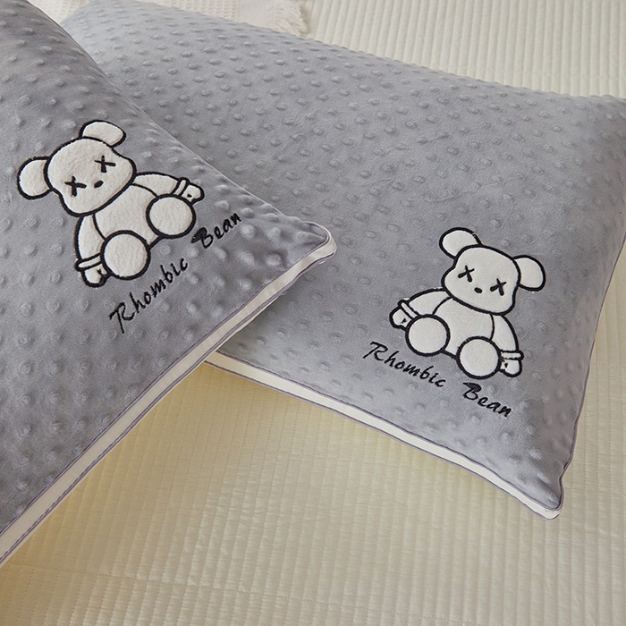 91家纺网 家纺一手货源 找家纺 （总）雅晨枕芯 2025新款豆豆宝宝绒安抚透气小熊小鹿羽丝绒枕枕头枕芯