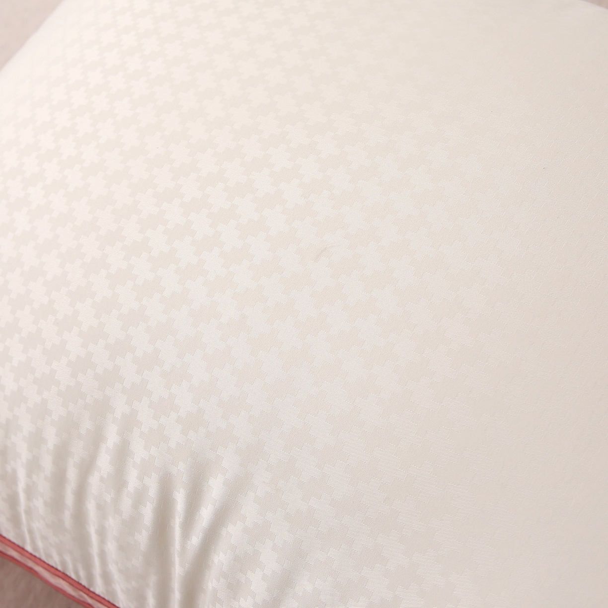 91家纺网 家纺一手货源 找家纺 雅晨枕芯 2025新款亲肤云柔枕云朵羽丝绒枕云感立体舒适枕芯枕头 立体云感舒适粉-低枕 48*74cm/只