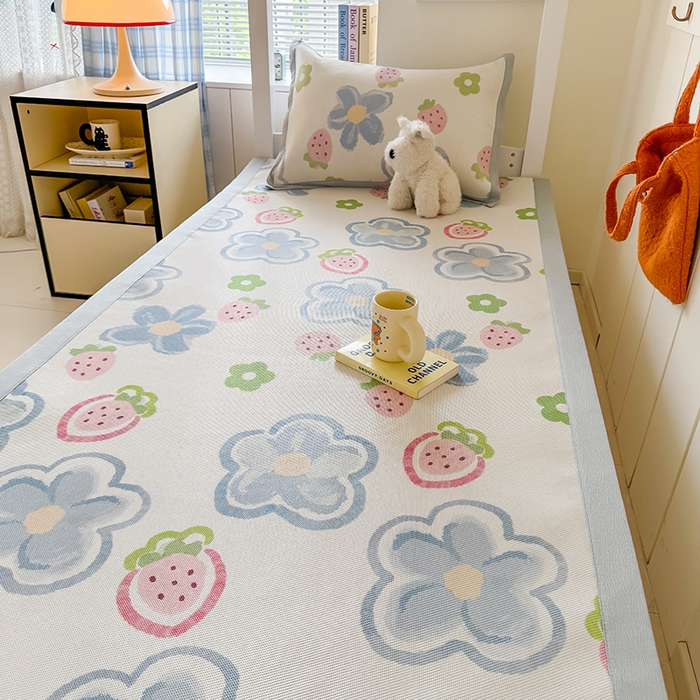 91家纺网 家纺一手货源 找家纺 安哆啦家纺 2025新款A类小清新卡通学生季宿舍床儿童用冰藤凉席席子两件套 冰藤席-草莓蓝花