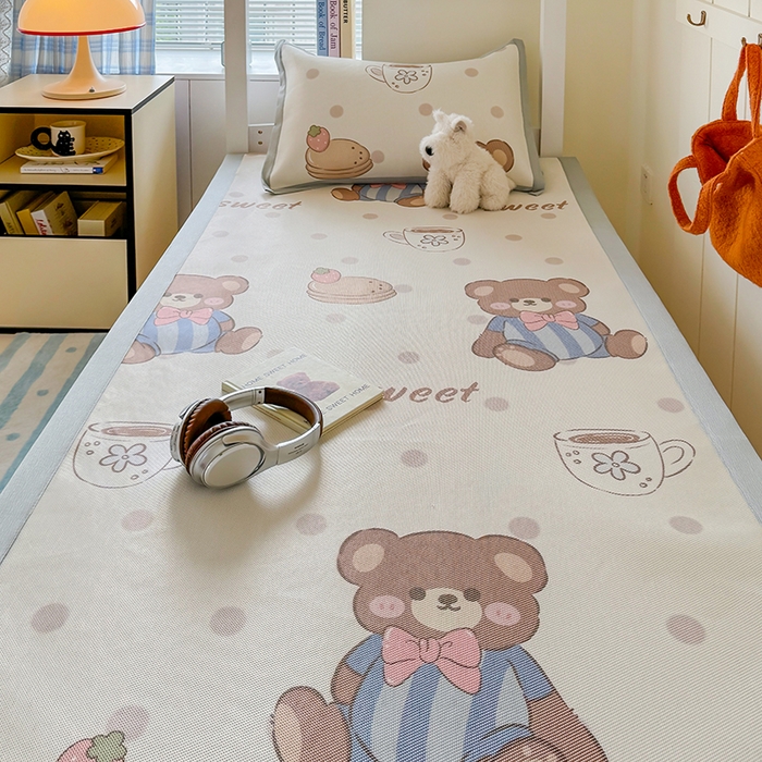 91家纺网 家纺一手货源 找家纺 安哆啦家纺 2025新款A类小清新卡通学生季宿舍床儿童用冰藤凉席席子两件套 冰藤席-蛋糕小熊