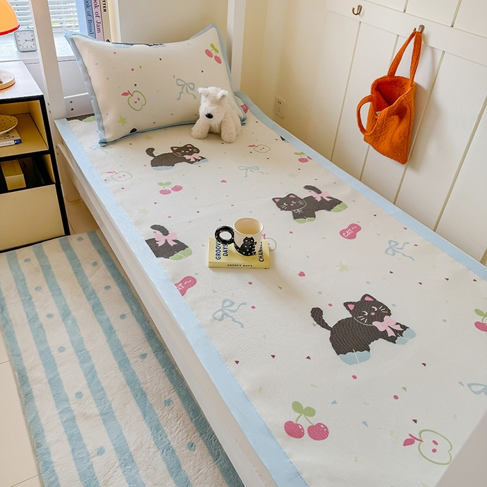 91家纺网 家纺一手货源 找家纺 安哆啦家纺 2025新款A类小清新卡通学生季宿舍床儿童用冰藤凉席席子两件套 冰藤席-黑猫日记