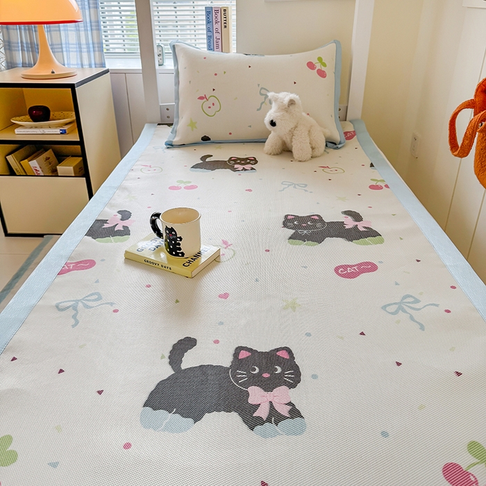 91家纺网 家纺一手货源 找家纺 安哆啦家纺 2025新款A类小清新卡通学生季宿舍床儿童用冰藤凉席席子两件套 冰藤席-黑猫日记