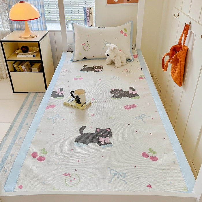 91家纺网 家纺一手货源 找家纺 安哆啦家纺 2025新款A类小清新卡通学生季宿舍床儿童用冰藤凉席席子两件套 冰藤席-黑猫日记