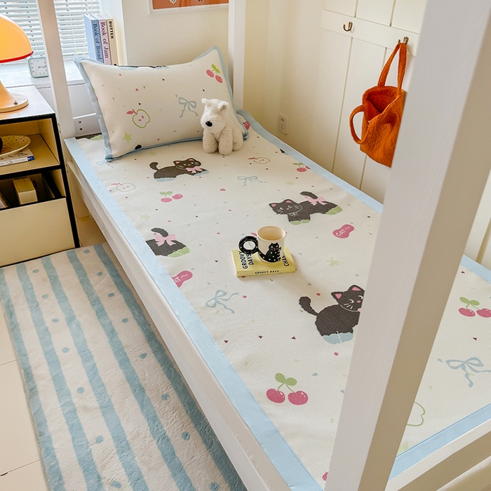 91家纺网 家纺一手货源 找家纺 安哆啦家纺 2025新款A类小清新卡通学生季宿舍床儿童用冰藤凉席席子两件套 冰藤席-黑猫日记