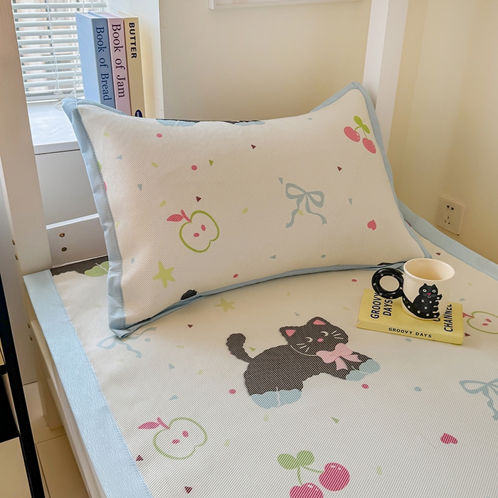 91家纺网 家纺一手货源 找家纺 安哆啦家纺 2025新款A类小清新卡通学生季宿舍床儿童用冰藤凉席席子两件套 冰藤席-黑猫日记