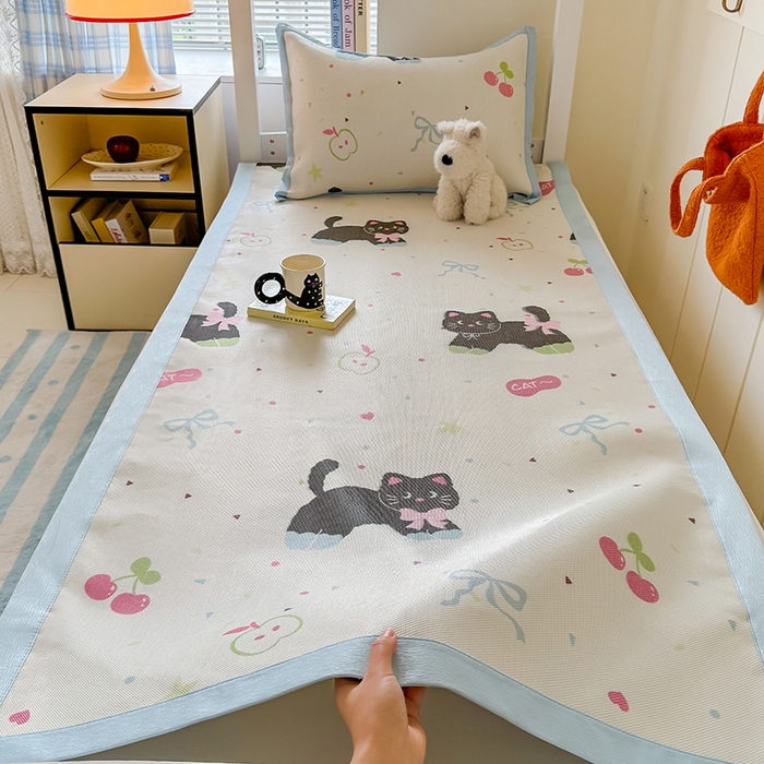 91家纺网 家纺一手货源 找家纺 安哆啦家纺 2025新款A类小清新卡通学生季宿舍床儿童用冰藤凉席席子两件套 冰藤席-黑猫日记