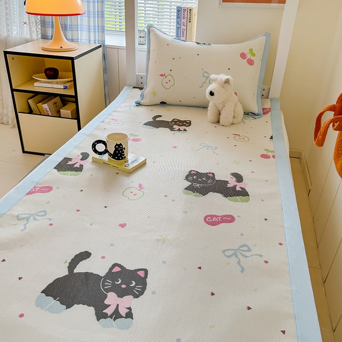 91家纺网 家纺一手货源 找家纺 安哆啦家纺 2025新款A类小清新卡通学生季宿舍床儿童用冰藤凉席席子两件套 冰藤席-黑猫日记