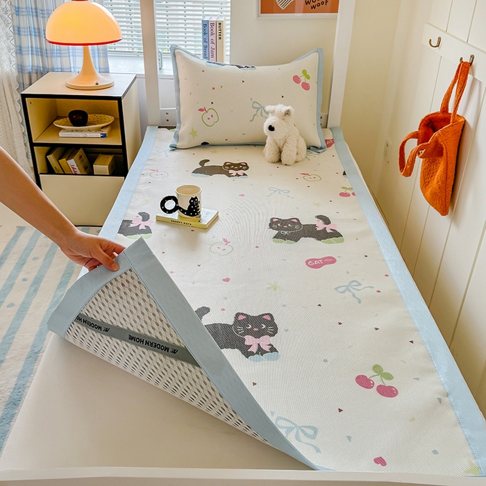 91家纺网 家纺一手货源 找家纺 安哆啦家纺 2025新款A类小清新卡通学生季宿舍床儿童用冰藤凉席席子两件套 冰藤席-黑猫日记