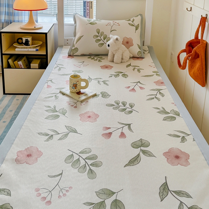 91家纺网 家纺一手货源 找家纺 安哆啦家纺 2025新款A类小清新卡通学生季宿舍床儿童用冰藤凉席席子两件套 冰藤席-花丛间