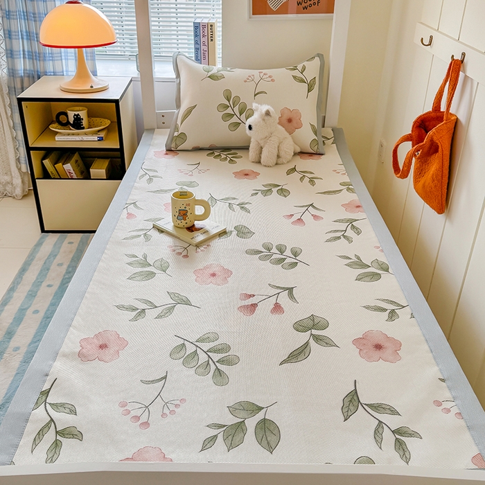 91家纺网 家纺一手货源 找家纺 安哆啦家纺 2025新款A类小清新卡通学生季宿舍床儿童用冰藤凉席席子两件套 冰藤席-花丛间