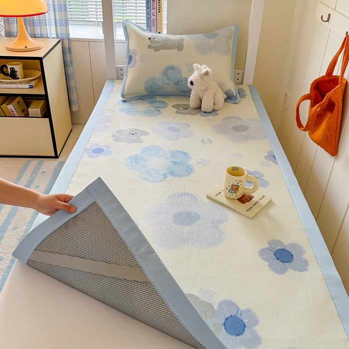 91家纺网 家纺一手货源 找家纺 安哆啦家纺 2025新款A类小清新卡通学生季宿舍床儿童用冰藤凉席席子两件套 冰藤席-蓝花小狗