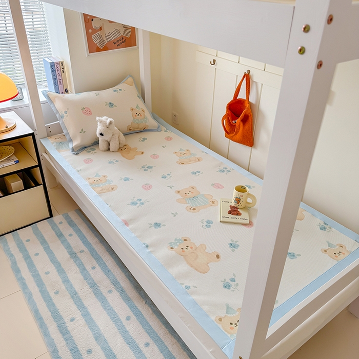 91家纺网 家纺一手货源 找家纺 安哆啦家纺 2025新款A类小清新卡通学生季宿舍床儿童用冰藤凉席席子两件套 冰藤席-蓝花小熊