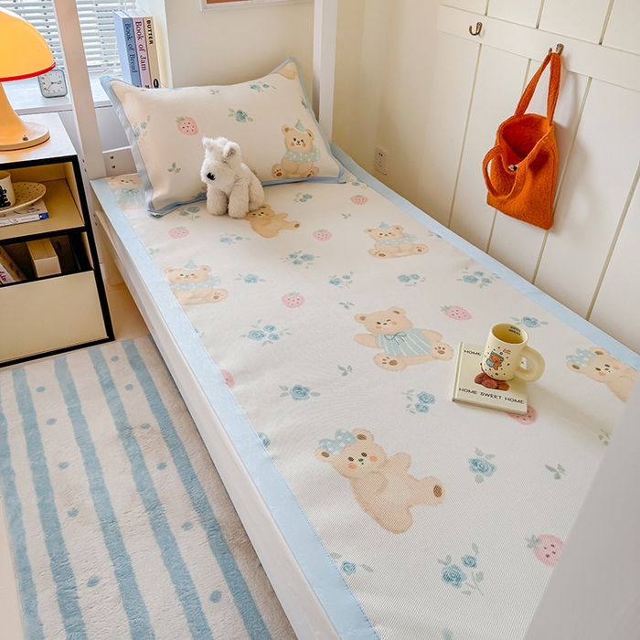 91家纺网 家纺一手货源 找家纺 安哆啦家纺 2025新款A类小清新卡通学生季宿舍床儿童用冰藤凉席席子两件套 冰藤席-蓝花小熊