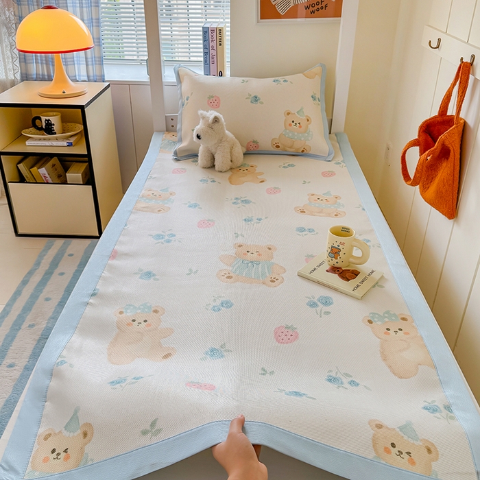 91家纺网 家纺一手货源 找家纺 安哆啦家纺 2025新款A类小清新卡通学生季宿舍床儿童用冰藤凉席席子两件套 冰藤席-蓝花小熊