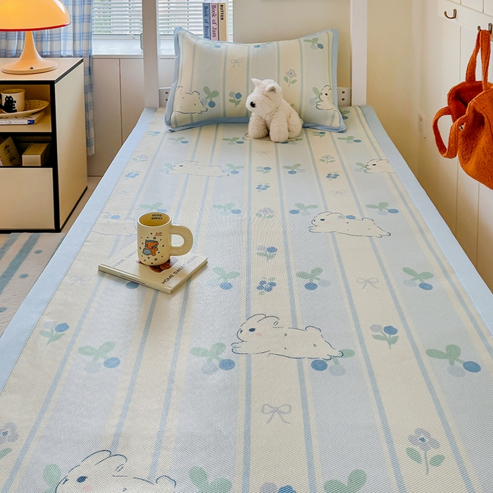 91家纺网 家纺一手货源 找家纺 安哆啦家纺 2025新款A类小清新卡通学生季宿舍床儿童用冰藤凉席席子两件套 冰藤席-蓝条兔