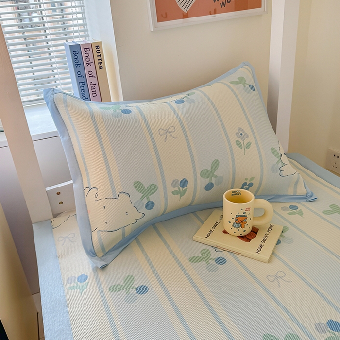 91家纺网 家纺一手货源 找家纺 安哆啦家纺 2025新款A类小清新卡通学生季宿舍床儿童用冰藤凉席席子两件套 冰藤席-蓝条兔