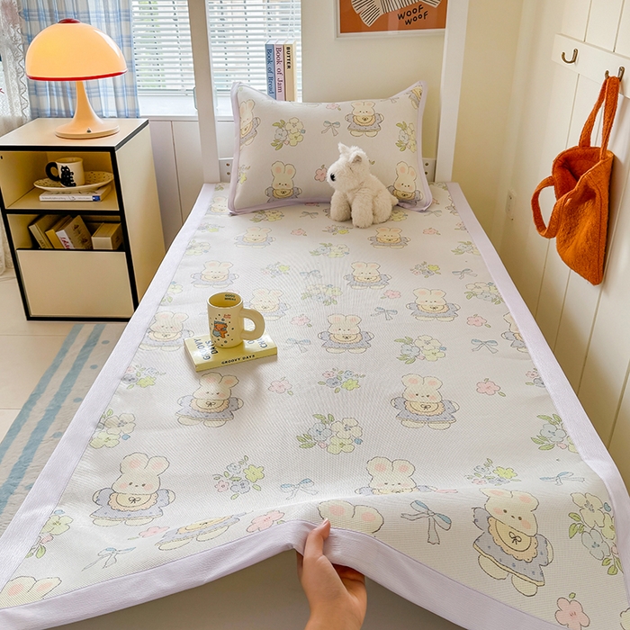 91家纺网 家纺一手货源 找家纺 安哆啦家纺 2025新款A类小清新卡通学生季宿舍床儿童用冰藤凉席席子两件套 冰藤席-萌小兔