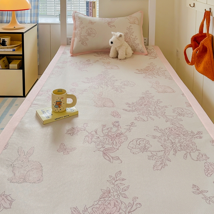 91家纺网 家纺一手货源 找家纺 安哆啦家纺 2025新款A类小清新卡通学生季宿舍床儿童用冰藤凉席席子两件套 冰藤席-免小姐的花