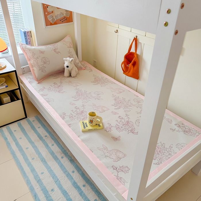 91家纺网 家纺一手货源 找家纺 安哆啦家纺 2025新款A类小清新卡通学生季宿舍床儿童用冰藤凉席席子两件套 冰藤席-免小姐的花