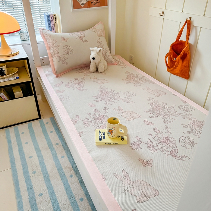 91家纺网 家纺一手货源 找家纺 安哆啦家纺 2025新款A类小清新卡通学生季宿舍床儿童用冰藤凉席席子两件套 冰藤席-免小姐的花